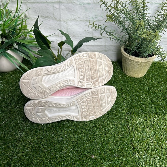 APL Women's TechLoom Breeze Bleached Pink / Ivory
Size 8.5 gently used 
$220 - Picture 15 of 15